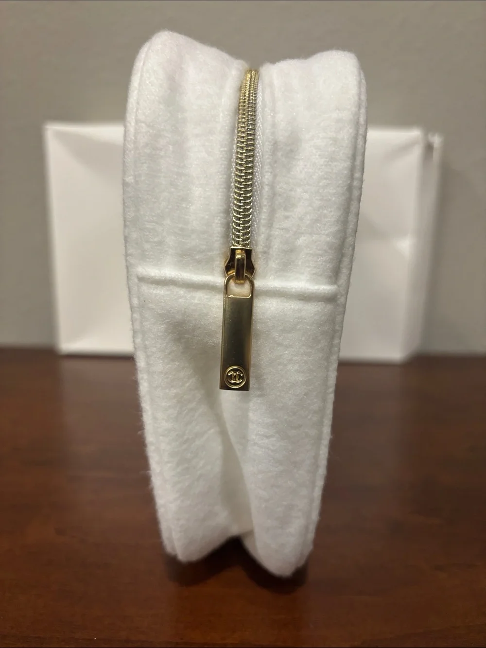 CHANEL Beauté White Cosmetic Makeup Pouch GWP Gold CC Zipper With Box